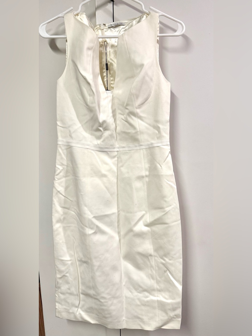 Tahari Ivory Sheath Dress Sleeveless Deep V Neck  Size 6 NWT